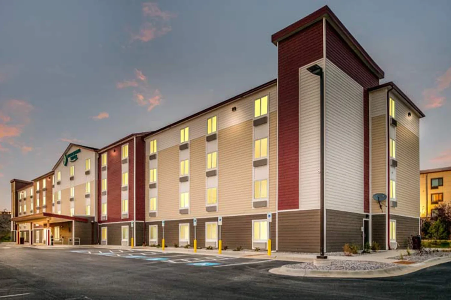 WoodSpring Suites